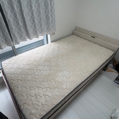 セミダブルベット、マットレス付きです！