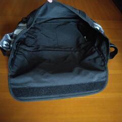 中古 ダイワDAIWA迷彩柄肩掛けバッグ　黒の画像