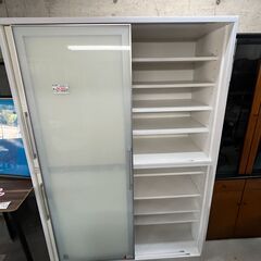 リサイクルショップどりーむ天保山店　No2317 キッチンボード　食器棚　便利品　超大型　オシャレ　中身を隠せるスライドドア付きの画像