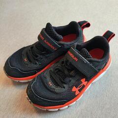 【引取り限定】UNDER ARMOUR 軽量キッズスニーカー 1...