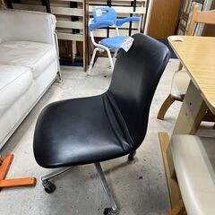 リサイクルショップどりーむ天保山店　No1870　OAチェア　イス　オフィスチェア　キャスター付き　キャスター破損ありの画像