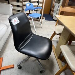 リサイクルショップどりーむ天保山店　No1870　OAチェア　イス　オフィスチェア　キャスター付き　キャスター破損ありの画像