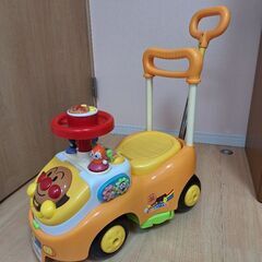 アンパンマンの乗用玩具ビジーカーの画像
