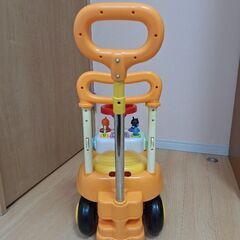 アンパンマンの乗用玩具ビジーカーの画像