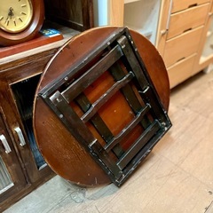《売約済》【武蔵小山店】 時代 ちゃぶ台 テーブル 折りたたみテーブル 座卓 ローテーブル 昭和レトロ 丸テーブル 木製 テーブル アンティーク ヴィンテージ 日本　リビングテーブル 円形テーブル 古家具 中古 家具 レトロの画像