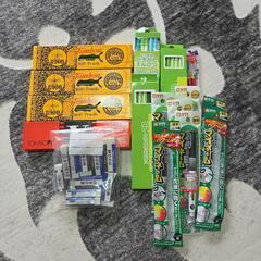 トンボ鉛筆など