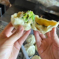 王ちゃん餃子の肉まん１つ