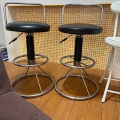 驚きの0円‼️オシャレな黒の回転イスセット等の画像