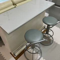 カウンターテーブル　棚付き　椅子2つセット