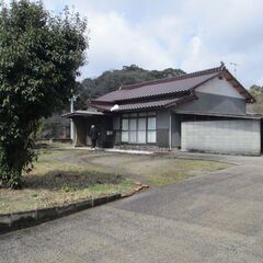 敷地378坪　35坪の木造平屋　10坪の倉庫