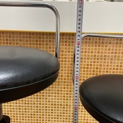 驚きの0円‼️オシャレな黒の回転イスセット等の画像