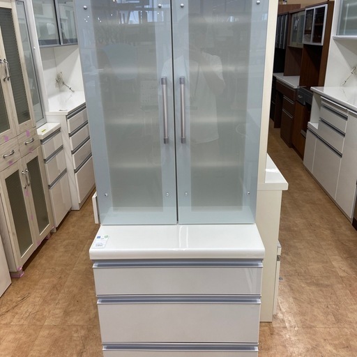 食器棚　ホワイト　11000円が入荷いたしました！！