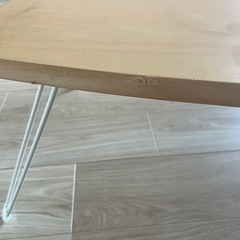 折りたたみテーブルの画像