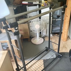 ハンガーラックの画像