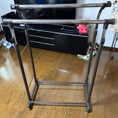 ハンガーラックの画像