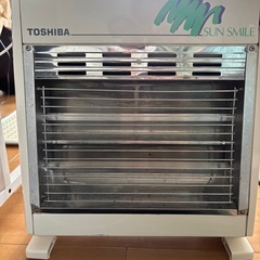 TOSHIBA SUN SMILE 電気ヒーター(1つの電球のみを使用できます)