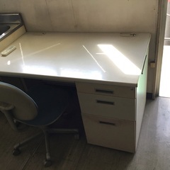 【中古】事務机（計5台/袖付き）1台2200円で販売中！　※条件...