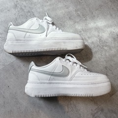 NIKE コートビジョンアルタ 24.0cmの画像
