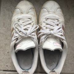 adidasスニーカーの画像