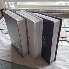 インテリアbook3冊とカゴの画像