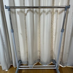 伸縮ハンガー掛け①