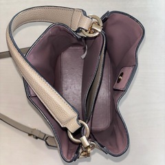 ショルダー掛けできるバッグの画像