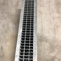 北海道旭川市直接取引限定 石田鉄工 タイヘイグレーチング GTU25-15 T2 50 11枚 U字溝 側溝蓋 L995mm×W210mmの画像
