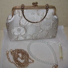 花柄刺繍がま口ハンドバッグ 付属品あり 結婚式などに 未使用品