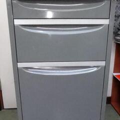 スチールキャビネット