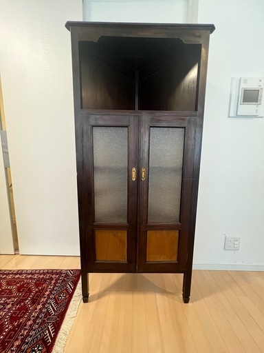 コーナーキャビネット