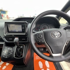 自社ローン可能‼️ヴォクシー‼️車検二年付きの画像