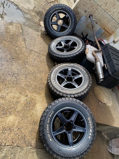 GRIPMAX マッドレイジＲ／Ｔ　185/85-16 105/103Q ＋プレミックス　エステラ　5.5J-16