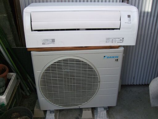 ダイキンルームエアコンAN22ZFSK-W 2022年製100V 6畳