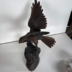 鷹の置物の画像