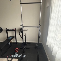 ベンチプレス　懸垂バー　筋トレ器具の画像