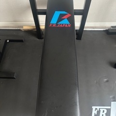ベンチプレス　懸垂バー　筋トレ器具の画像