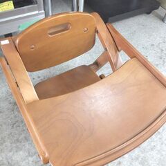 ベビーチェア 幅40㎝ ローチェア テーブル付き 折りたたみ可能 コンパクト 木製 ブラウン アーチローチェア ☆ 札幌市 北区 屯田 の画像