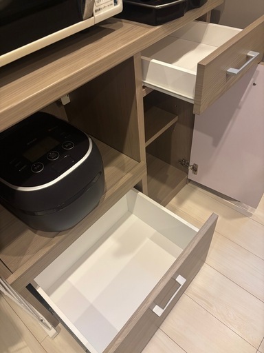 緊急値下げ！早い者勝ち✨️美品食器棚 20000円