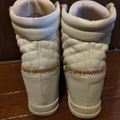 24cmヒール白スニーカーの画像