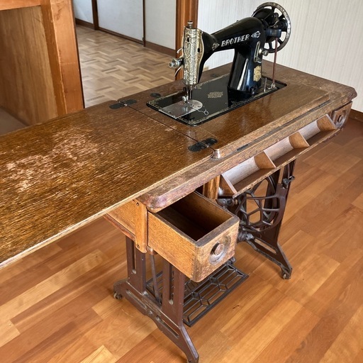 現在引き取り待ちです。アンティークミシン