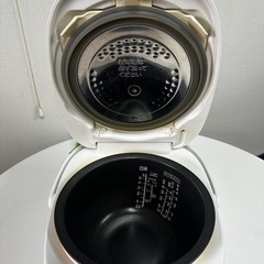 TOSHIBA 東芝　炊飯器RCー10VRJ 真空IH 訳ありの画像