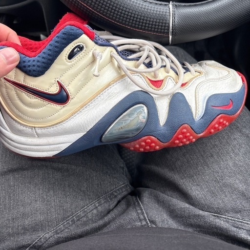 NIKE アップテンポ