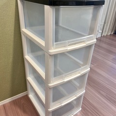 ４段衣装ケースの画像