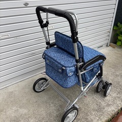 イスにもなる手押し車　の画像