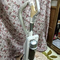 シャープほうき型掃除機の画像