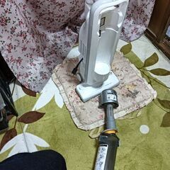 シャープほうき型掃除機の画像