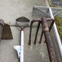 畑で使う道具の画像
