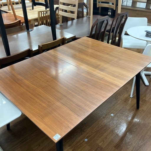 ダイニングテーブル　BoConcept 38,500