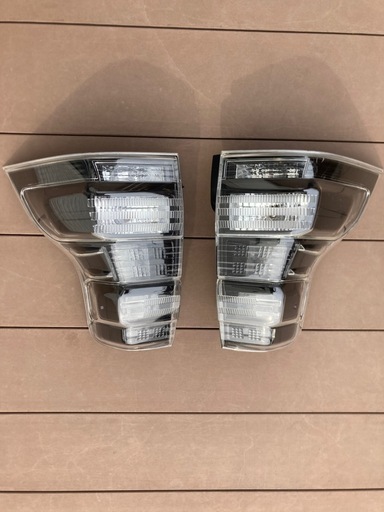 150プラド中期使用インナーブラックテールレンズ