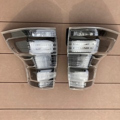 150プラド中期使用インナーブラックテールレンズ